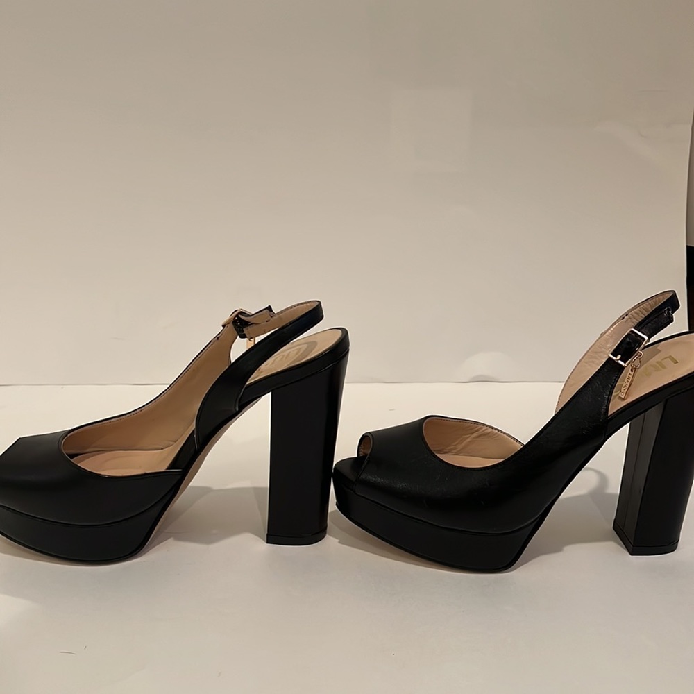 Stylish black heels! - Picture 3 of 4